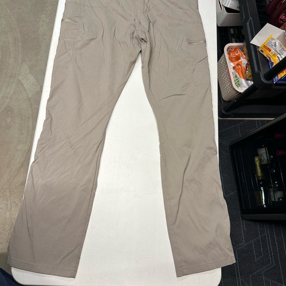 Wrangler Stretch fit pants 38x32 - Picture 3 of 3